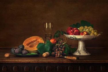 Naturaleza muerta clásica con frutas