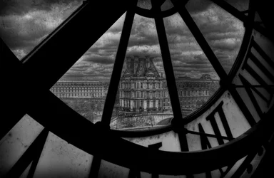 El Louvre a través del Gran Reloj