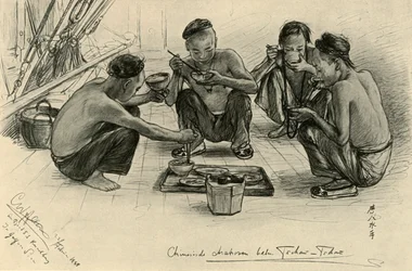 Miembros de la tripulación china comiendo a bordo del 