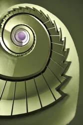 Escalera de caracol geométrica