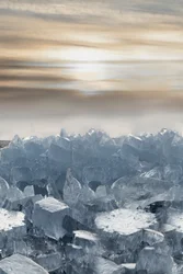 Cielo dorado y hielo