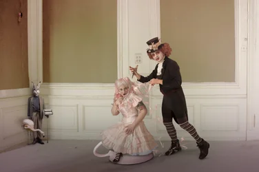 Drama de fantasía sobre una fiesta del té