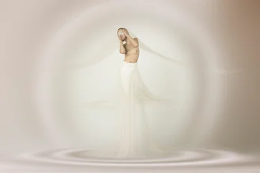 Desnudo etéreo y elegante