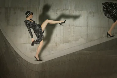 Pose de moda con lunares