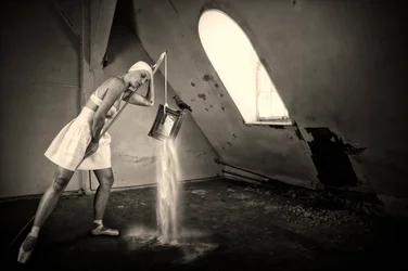 La bailarina surrealista del ático