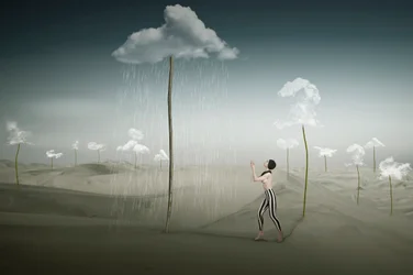 Una lluvia surrealista en el desierto