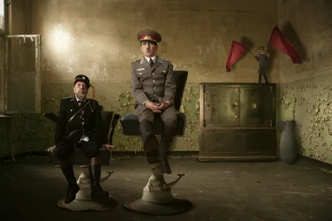 Escena militar surrealista