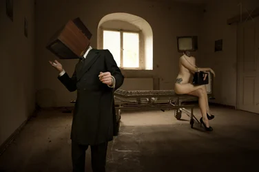 Cabezas de televisión surrealistas