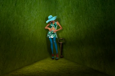 Mujer surrealista - Llave verde