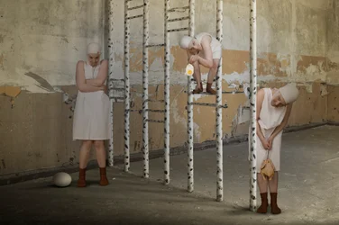 Tres figuras surrealistas