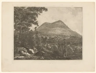 Paisaje con la montaña Landeskrone cerca de Görlitz