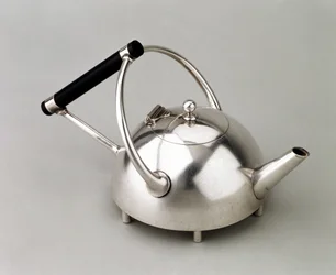 Tetera Hemisférica sobre Seis Patas, fabricada por James Dixon & Son
