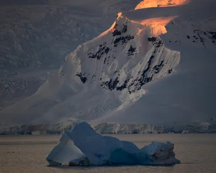 Iceberg de la Montaña Dorada