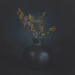 Bodegón floral oscuro