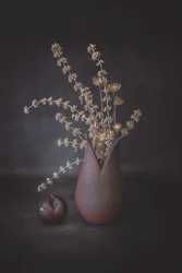Bodegón floral evocador
