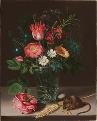 Flores en un jarrón con un ratón mordisqueando