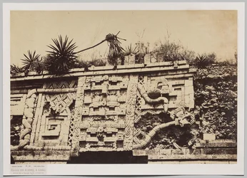 Palacio de las Monjas de Uxmal (detalle de la fachada de la serpiente)