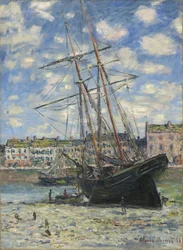 Barco varado con marea baja