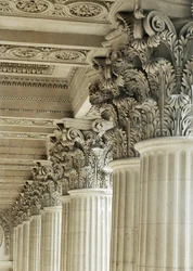 Columnata de Claude Perrault, capiteles corintios ...