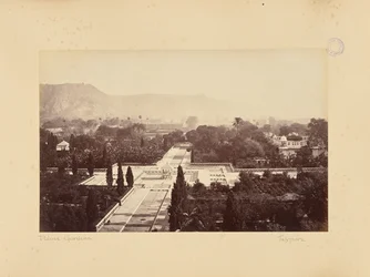 Jaipur; vista de los jardines del palacio y del fuerte, desde el palacio