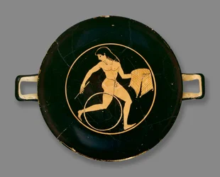 Copa de figuras rojas áticas decorada con un niño llevando un plato de comida y rodando un aro, encontrada en Chiusi, Italia, c.500 a.C.