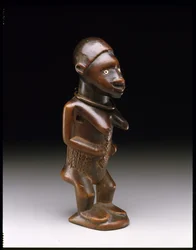 Figura femenina de pie, pueblo Bembe