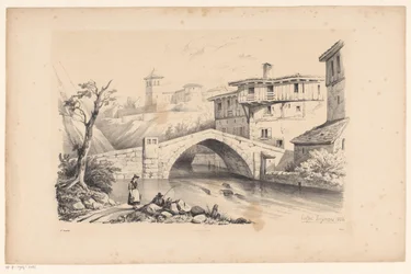Puente sobre el río en pueblo de montaña El paisaje (título de la serie)
