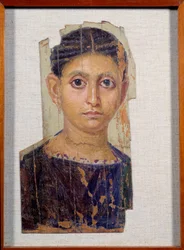 Antigüedad egipcia: retrato de una momia femenina en madera. De Fayum. Siglo III d.C.