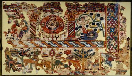 Arte copto: cortinas el triunfo de la cruz. Dim: 1,20 x 2,10m. París, Museo del Louvre