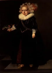 Niña con vestido negro y tocado de plumas