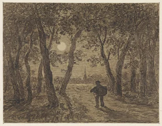 Hombre saliendo de un bosque a la luz de la luna