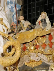 Monumento al duque Odilo y su duquesa Hiltrud en la iglesia de Santa Margarita, Osterhofen, Baviera