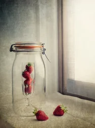 Fresas frescas en tarro