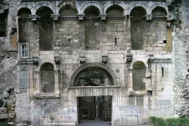 Porta Aurea en el Palacio de Diocleciano, c.300 d.C.