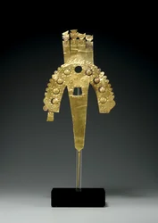 Un adorno de pluma de oro Huari, Costa Sur, c.700-1000