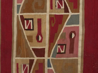 Túnica con cabezas de perfil y grecas escalonadas, c.650-800