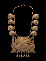 Collar de novia de mujer, finales del siglo XIX-principios del siglo XX (oro y cuentas de coral)