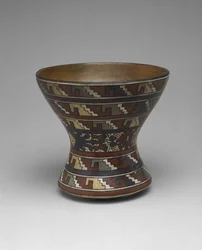 Vaso con rollos escalonados