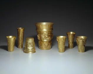 Vasos, 900-1100 (oro)