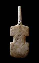 Arte de las Cícladas: “estatuilla en forma de violín” ídolo de mármol de Paros. 3000 a.C. Civilización cicládica (-3200 a -2000) Atenas, Museo Arqueológico Nacional