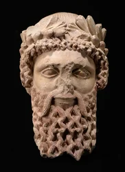 Cabeza de un dios o sacerdote, c.450-425 a.C.