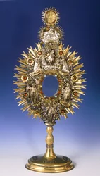 Ostensorio barroco de plata con joyas engastadas y dorado