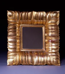 Un espejo dorado, diseñado por Dagobert Peche, c.1925