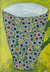 Taza de té con margaritas de colores