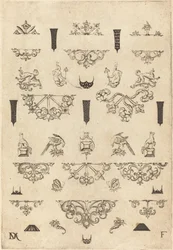 Once tachuelas diferentes y veintitrés ornamentos