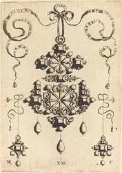 Colgante con dos cruces dobles, rodeado de cuatro piedras en forma de diamante, cinco piedras de mesa y trece perlas