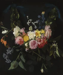 Guirnalda de flores suspendida de dos cintas azules