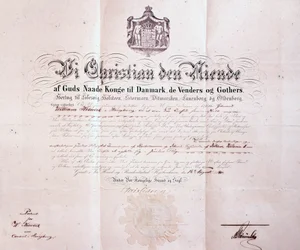 Patente firmada por Christian IX de Dinamarca nombrando a William Keswick como cónsul danés en Hong Kong, China, 1880