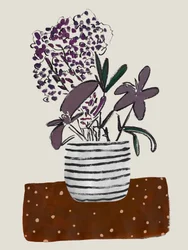 Flores en maceta de color morado