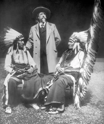 William F. Cody con Nube Roja y Caballo Americano